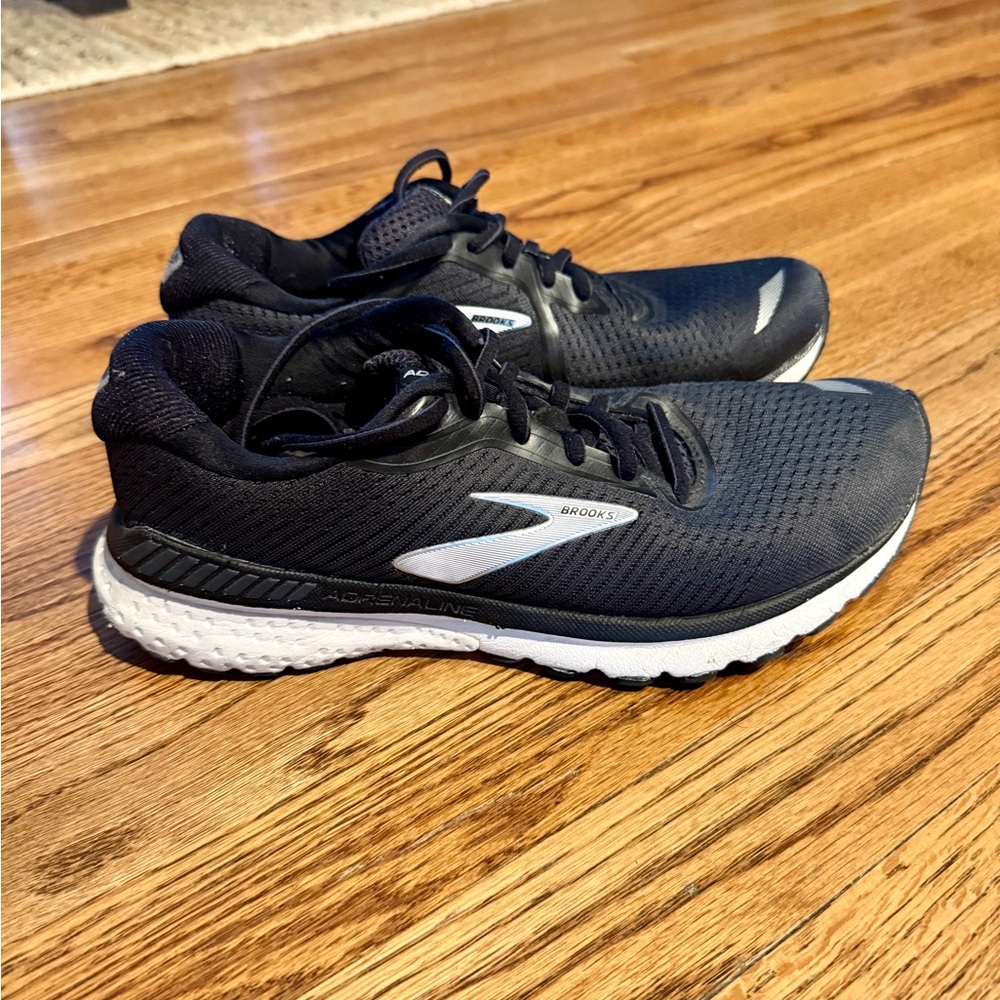 Brooks Women's Black and White Running Shoes size 9 Women’s
